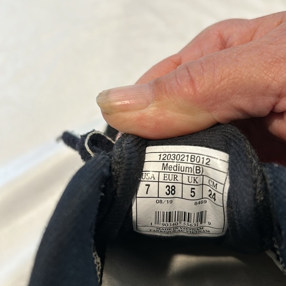 Brooks 7 Black Revel Size 7 Men’s Medium Gently Worn Cushion Lace athletic - Picture 6 of 9